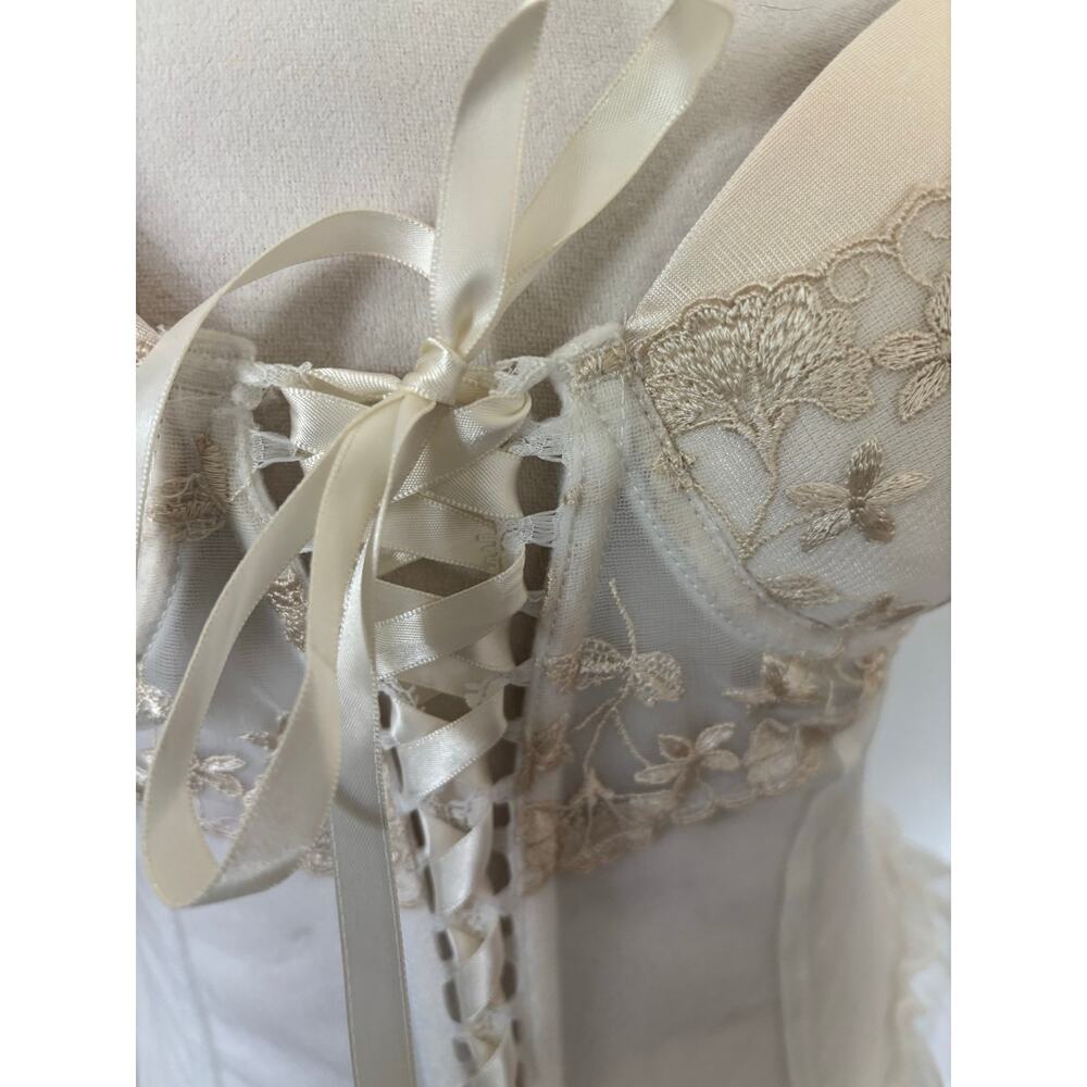 Enchanting Ivory White Lace Corset Medium Lace Garter Clips Vintage Lingerie - Picture 3 of 7